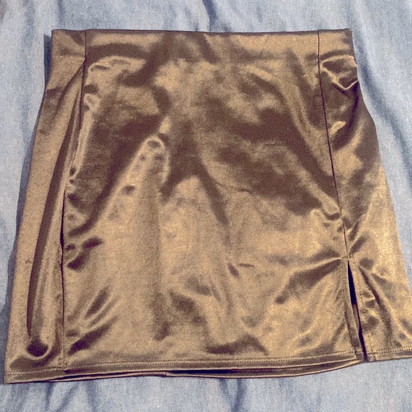 Black skirt with slit - Picture 1 of 1